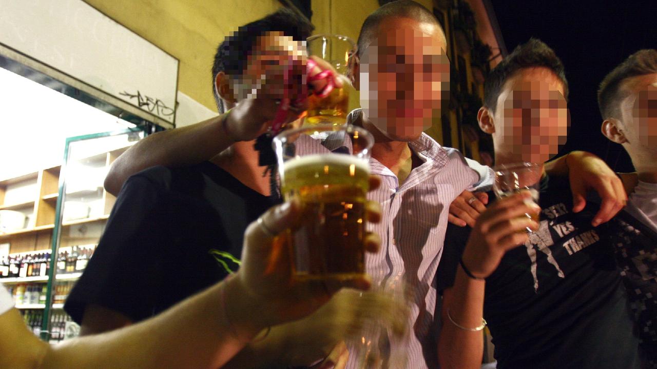 Alcol, giovani a rischio: è boom di consumi in Sardegna
