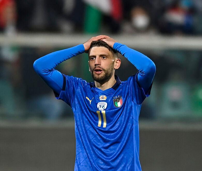 Un’immagine emblematica della disfatta con la Macedonia che ci è costata la mancata qualificazione al mondiale: la disperazione di Berardi