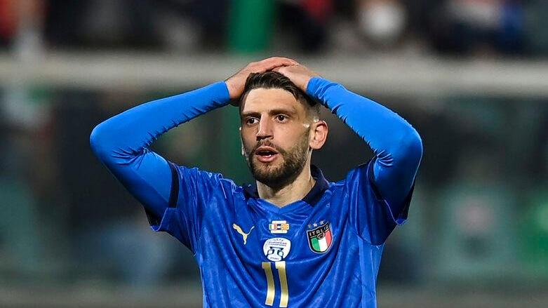 Un’immagine emblematica della disfatta con la Macedonia che ci è costata la mancata qualificazione al mondiale: la disperazione di Berardi