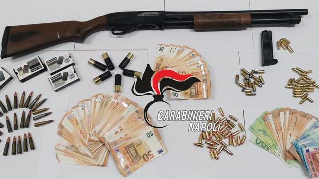 Blitz Carabinieri nel Napoletano, 7 fermi per droga ed armi