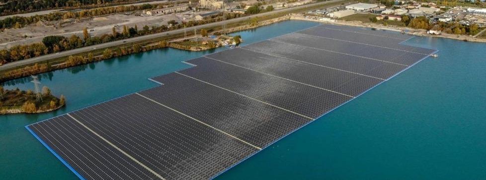 Il mega impianto fotovoltaico galleggiante realizzato dalla Nrg Energia di cui è socio il viareggino Mauro Polleschi a Peyrolles en Provence, nel sud della Francia
