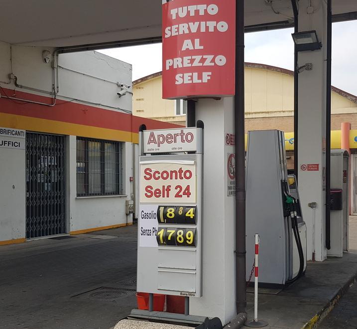 Rincari e razionamenti per oli e Adblue 