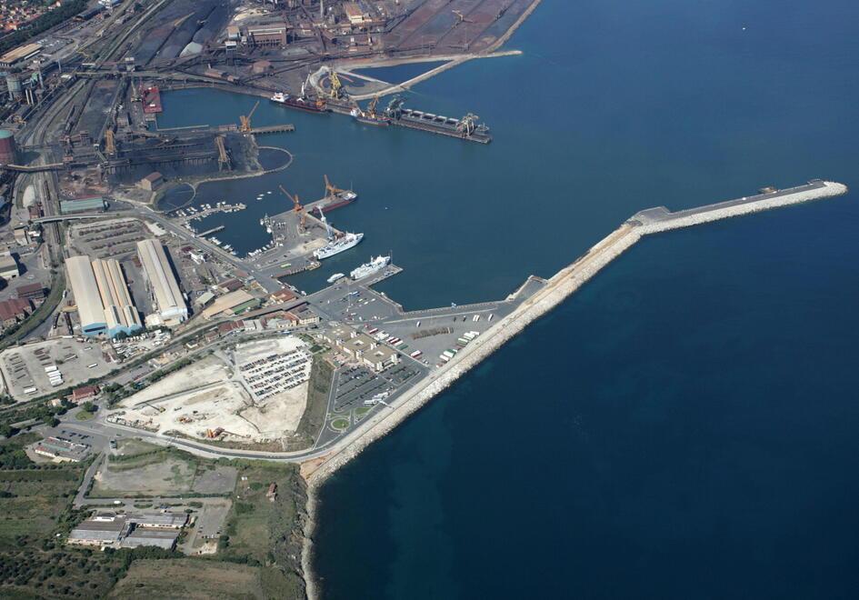 Una veduta aerea dell’area portuale
