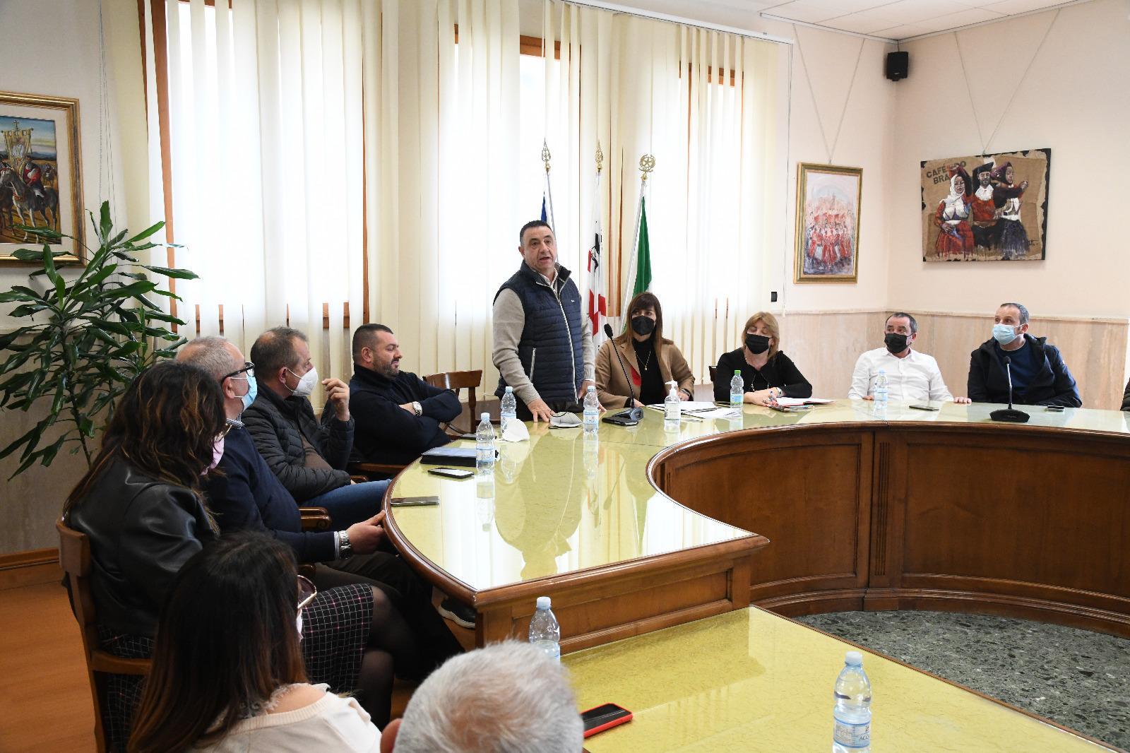 Cualbu durante il suo intervento in consiglio comunale a Fonni (foto massimo locci)