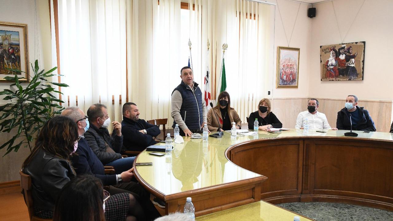 Cualbu durante il suo intervento in consiglio comunale a Fonni (foto massimo locci)