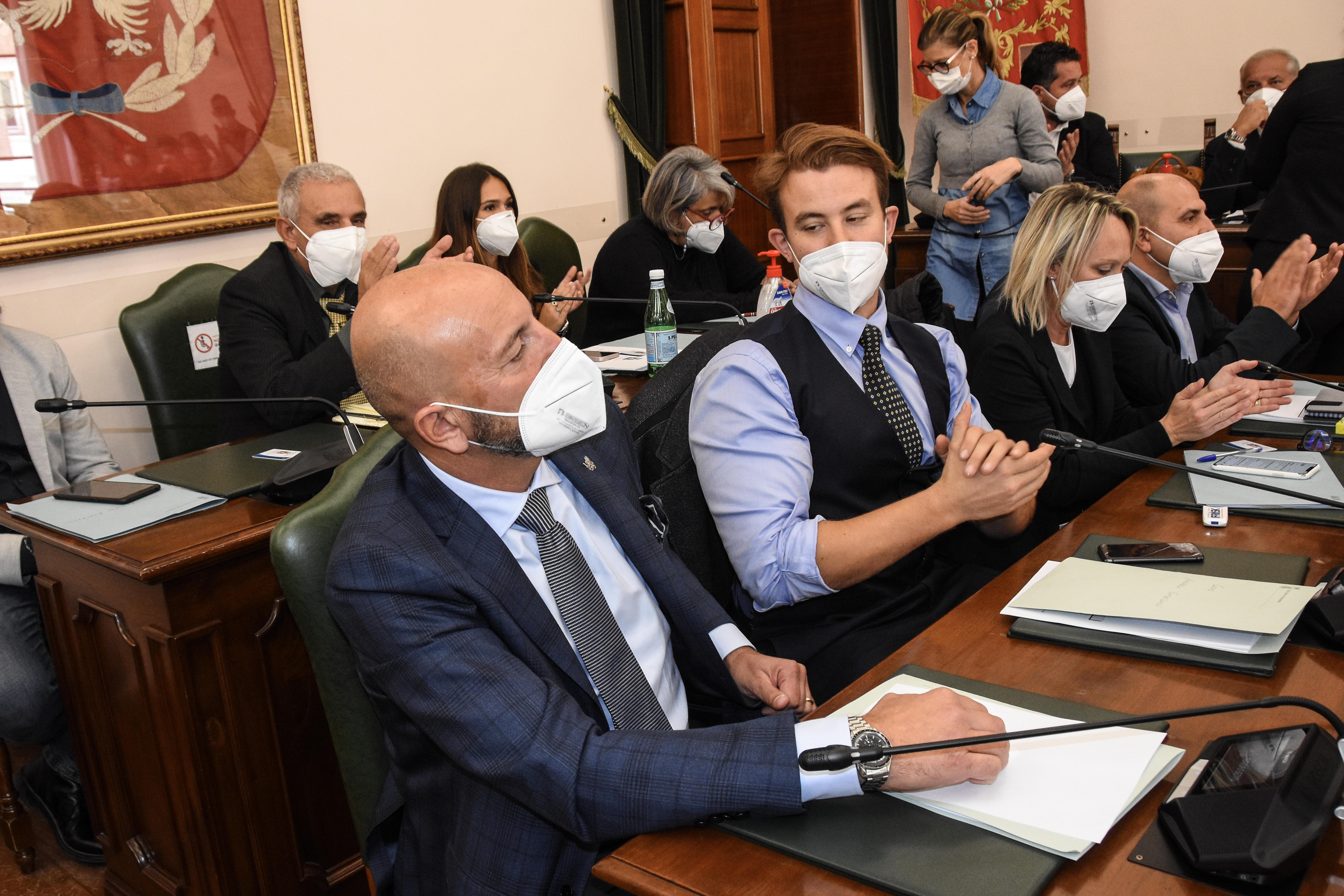 Da sinistra Fausto Turbanti e Andrea Vasellini, del gruppo consiliare Vcs, Vivarelli Colonna sindaco (foto Agenzia Bf)