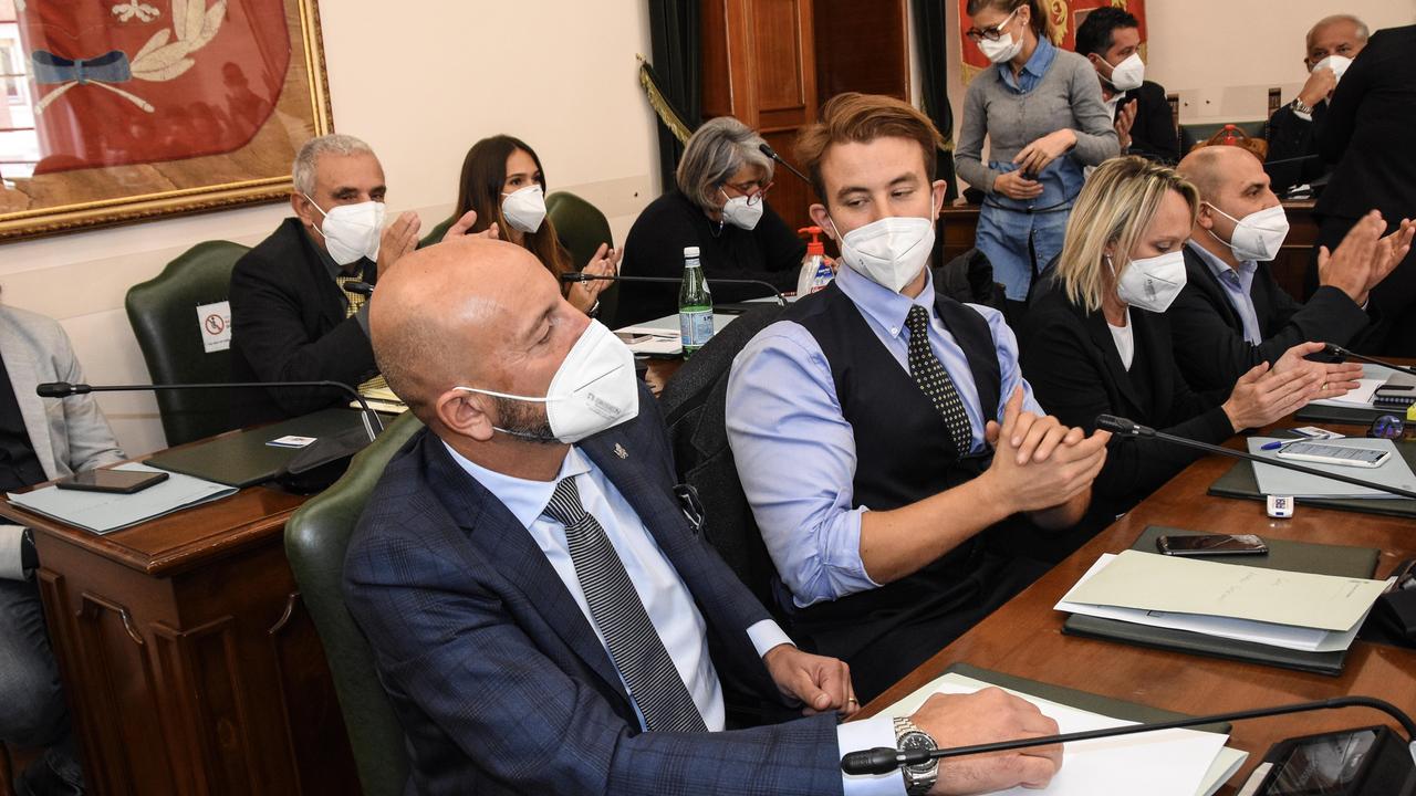 Da sinistra Fausto Turbanti e Andrea Vasellini, del gruppo consiliare Vcs, Vivarelli Colonna sindaco (foto Agenzia Bf)