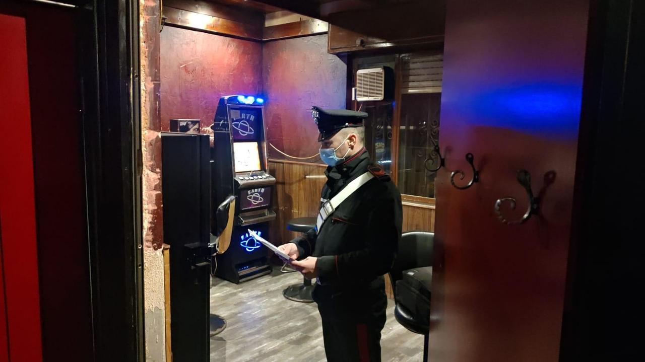 Sala gioco clandestina a Senorbì, l'accesso dietro un finto armadio