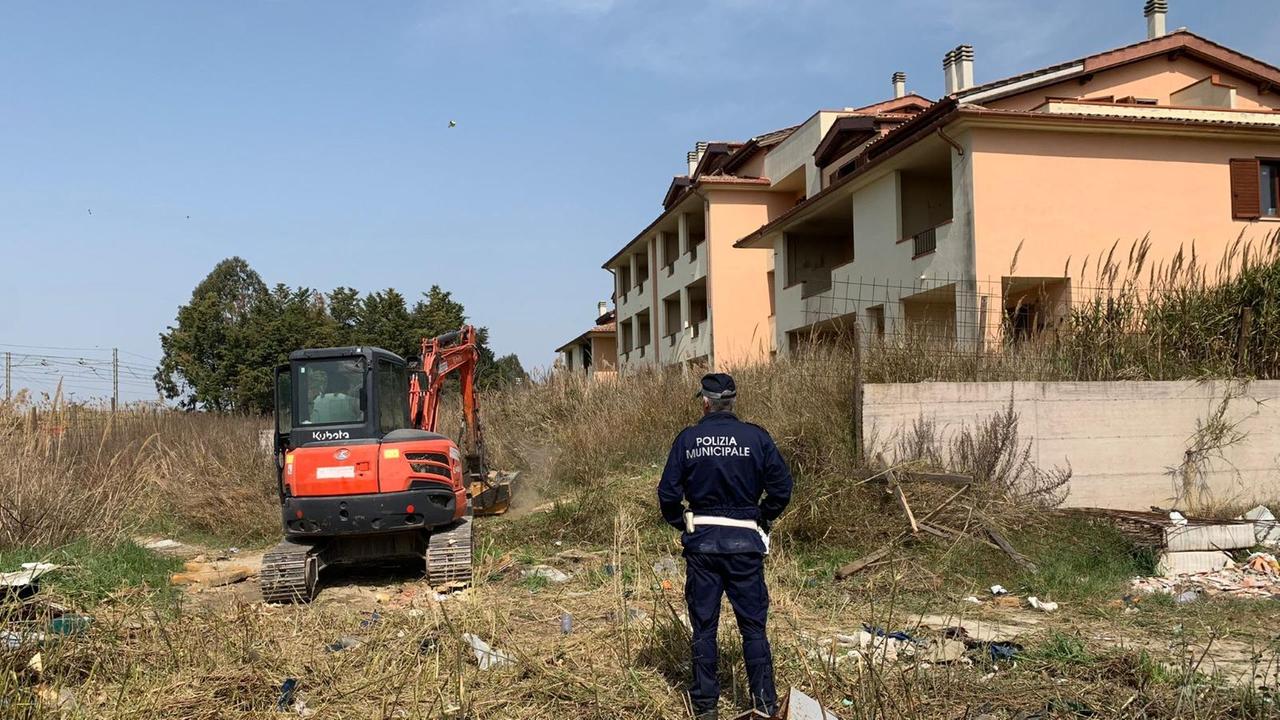 Grosseto: blitz della municipale ai "Crespi", sgomberati sette occupanti