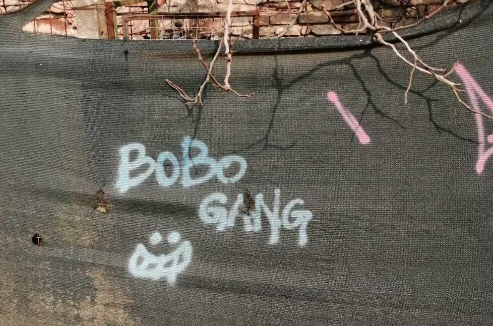 La firma lasciata dalla gang