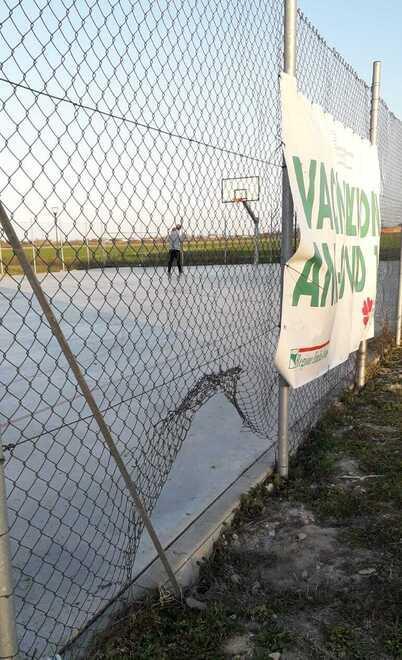Comacchio. Vandali, danni e sporcizia alla Cittadella dello sport 