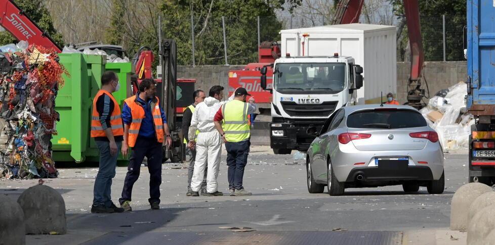 Empoli, cadavere in un container: la Procura indaga per omicidio colposo