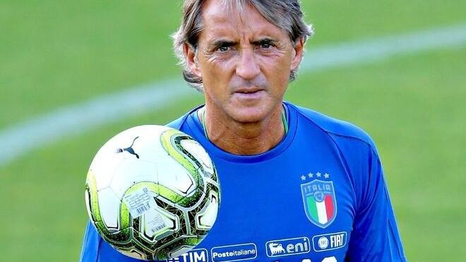 Mancini resta e rilancia: «Voglio il mondiale». Tanti volti nuovi contro la Turchia
