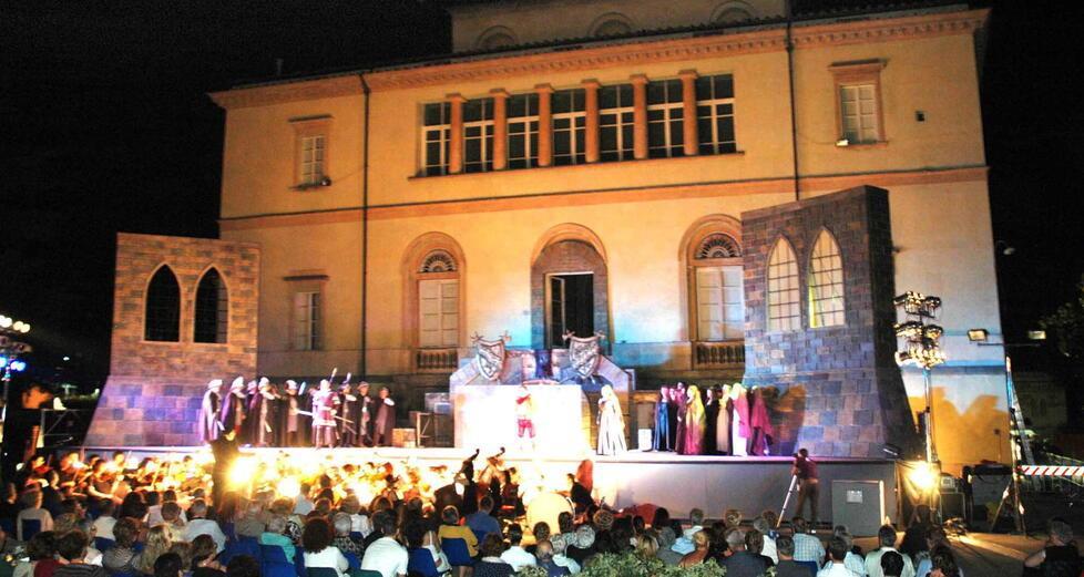 Un concerto durante una sera d’estate a Villa di Scornio (Foto Gori)