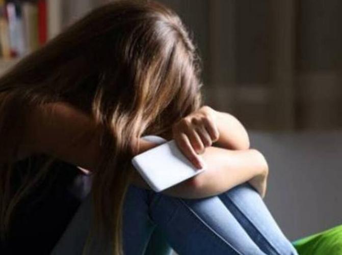 Le sue fotografie intime finiscono dritte sul web, nei guai il compagno