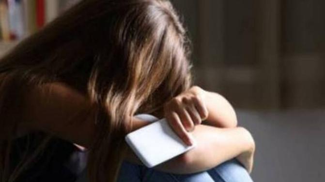 Le sue fotografie intime finiscono dritte sul web, nei guai il compagno