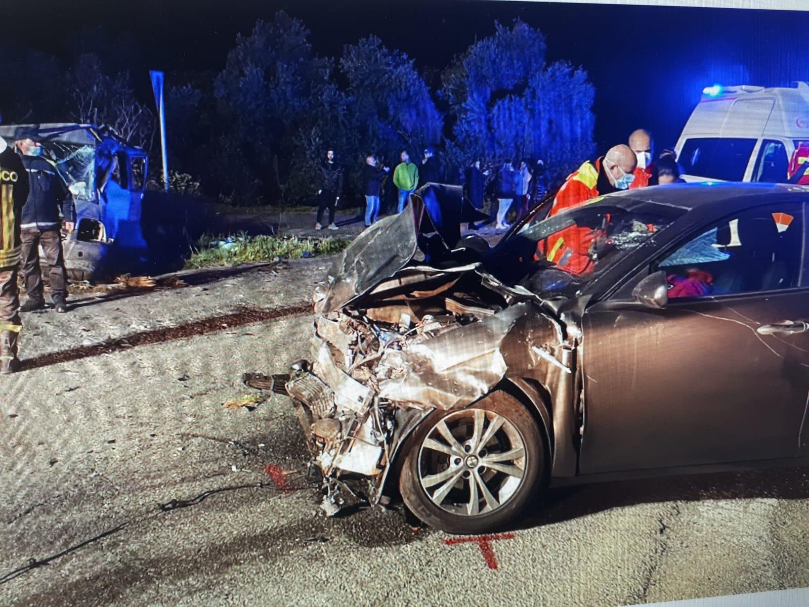 Violento scontro per una mancata precedenza vicino a Villacidro: 3 feriti gravi