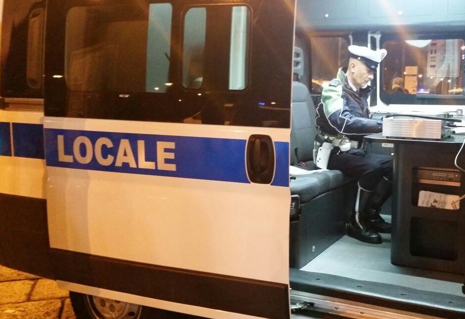 Sassari, alcolici serviti al tavolino a ragazzini 