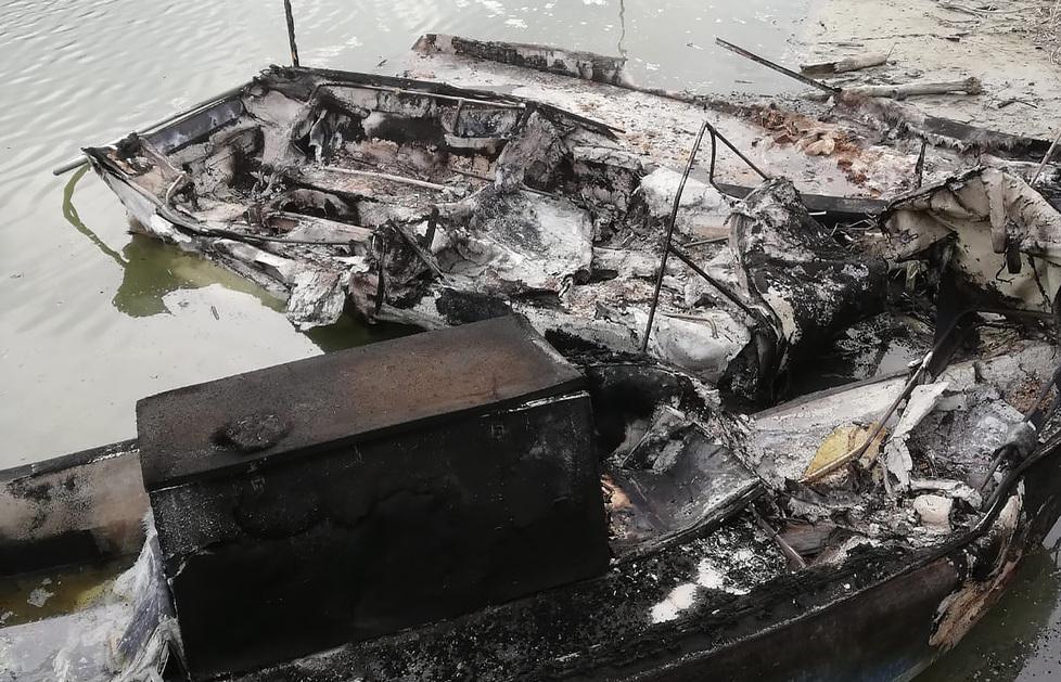 Monticelli. Bruciate tre barche lungo l’argine del Po. Quasi certo il dolo 