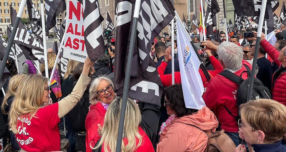Lidi. A Roma per dire no alle aste: «Lottiamo per le spiagge» 