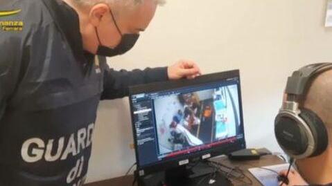 Ferrara. Ancora falsi, truffe e corruzioni: altri 145 indagati No vax