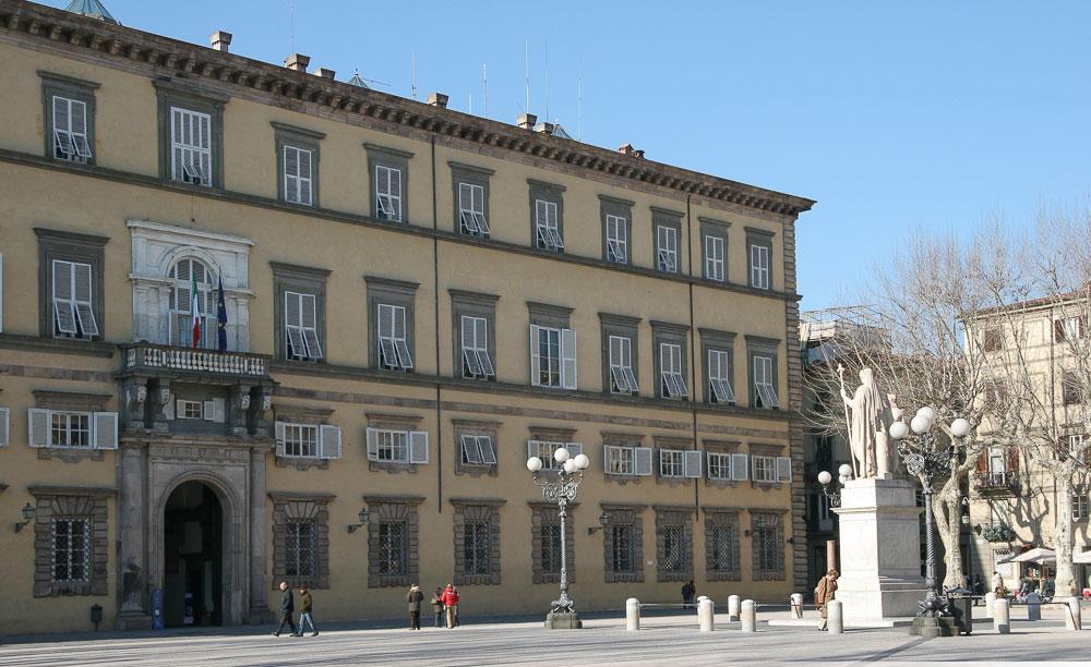 Quanto guadagnano i politici lucchesi: ecco la tabella con tutti i redditi 