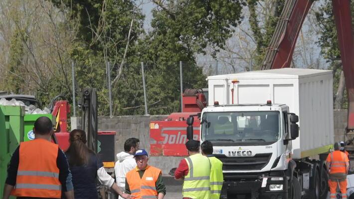 Cadavere nella differenziata: come è morto il giovane trovato in un cassonetto a Empoli