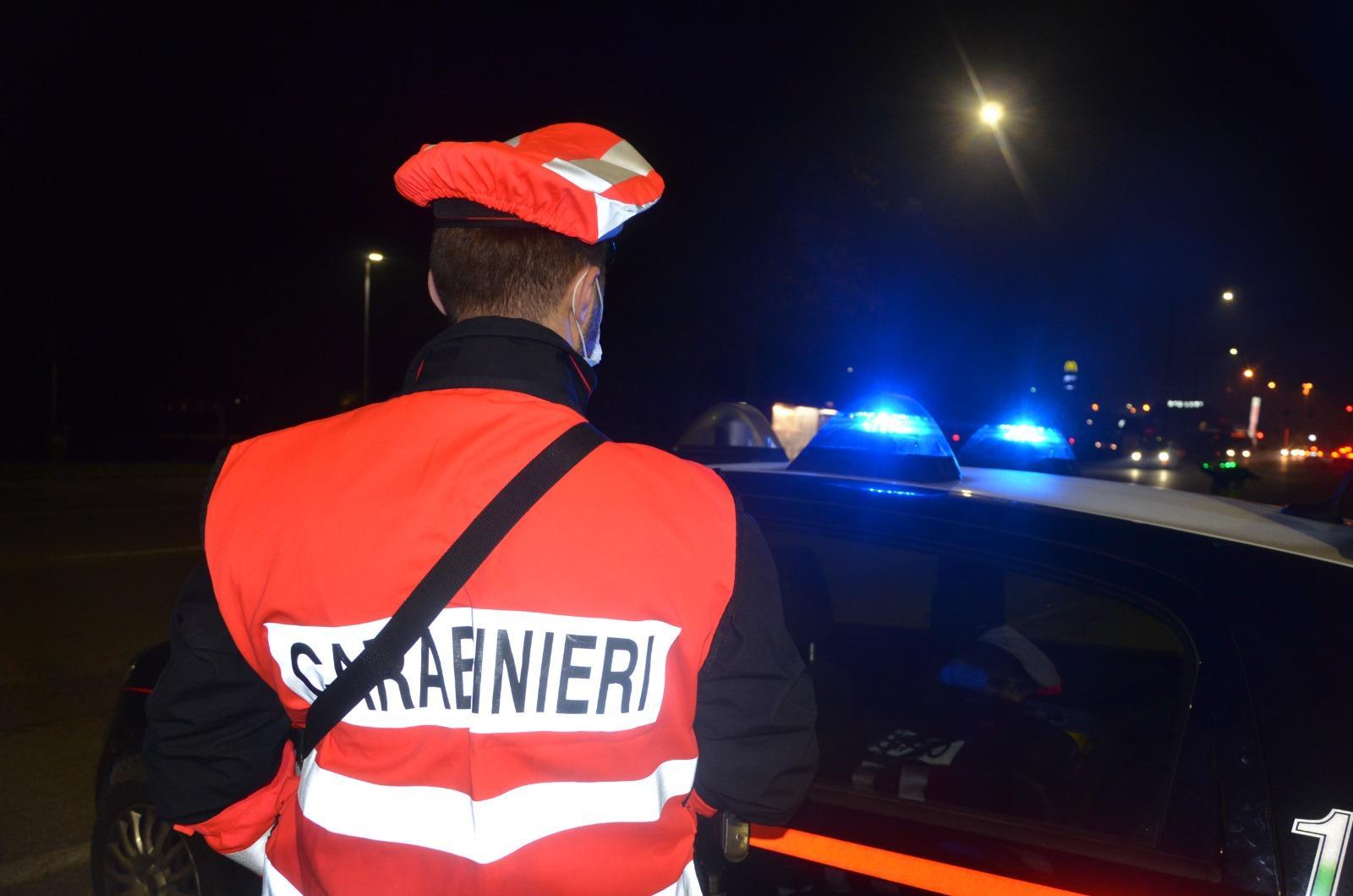 Formigine, scoperti mentre rubano in cantiere. Abbandonano furgone con refurtiva