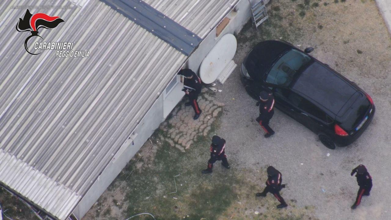 Il blitz dei carabinieri