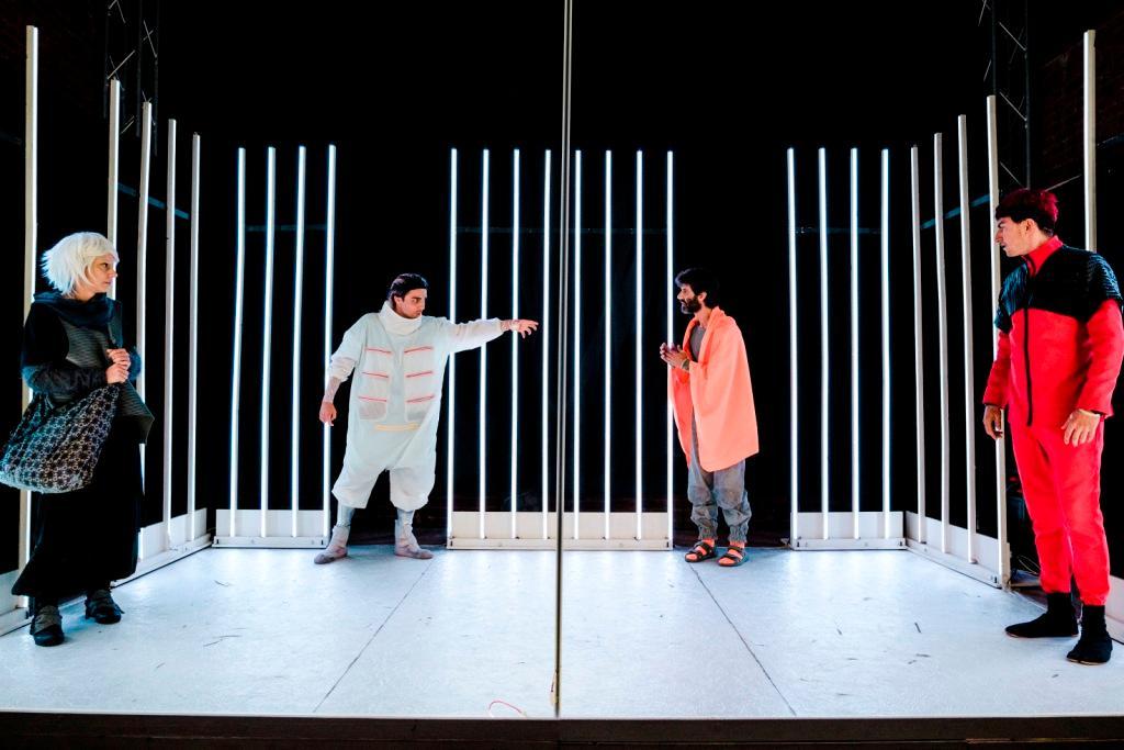 Il secondo atto della stagione “Off” riparte al De André da “Circo capovolto” 