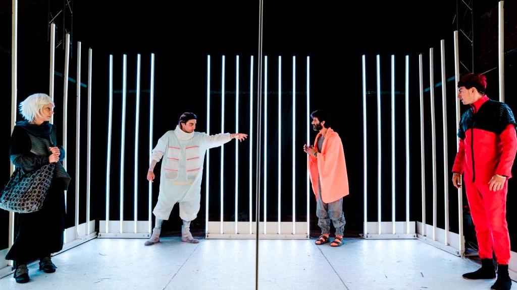 Il secondo atto della stagione “Off” riparte al De André da “Circo capovolto”