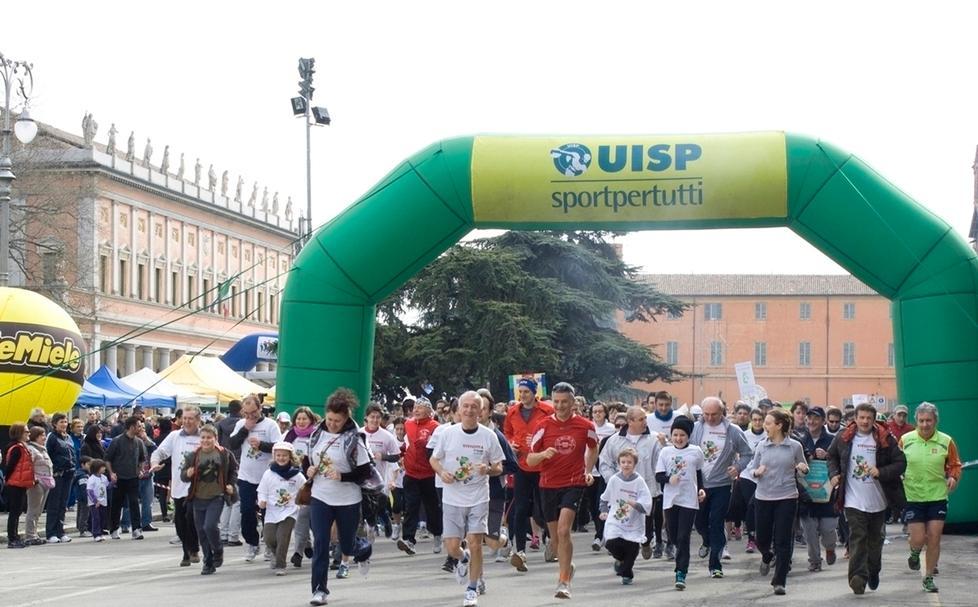 Domenica anche a Reggio Emilia torna “Vivicittà”: atleti e famiglie, tutti di corsa chiedendo Pace 