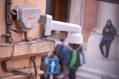 Castelvetro. «I vicini mi spiano»: coppia finisce a processo 