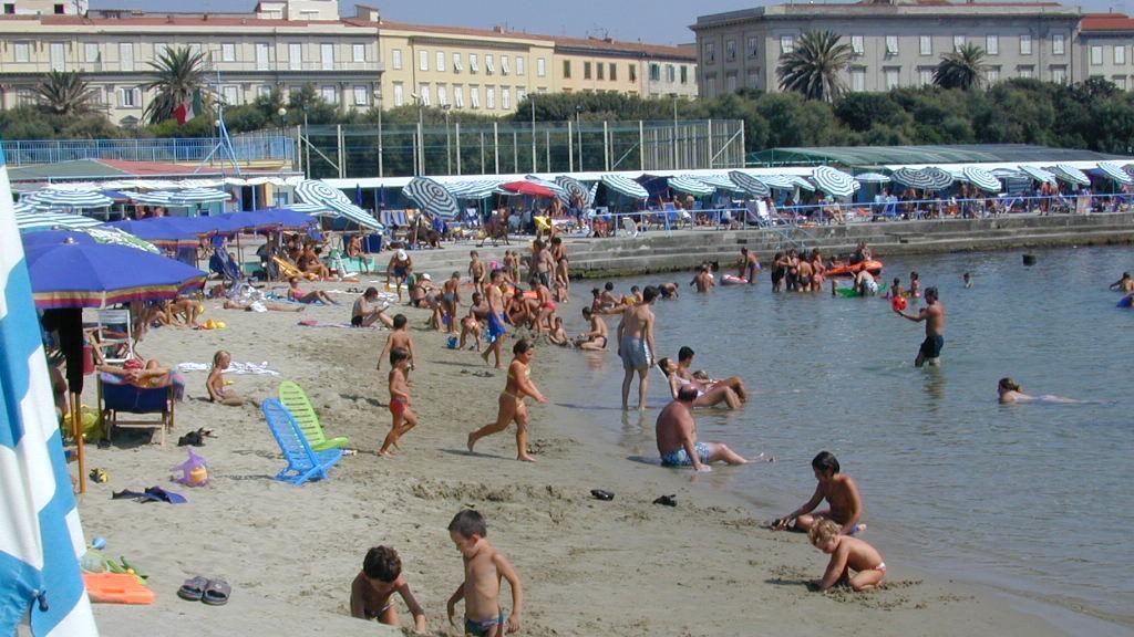 Bagni Tirreno e Nettuno in mezzo ai cantieri, ecco dove parcheggiare per andare al mare