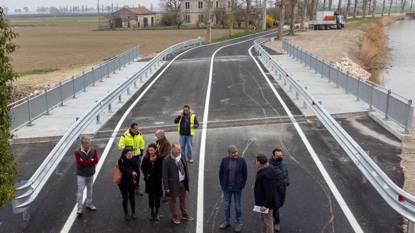 Il ponte Fossa dei Masi è stato riaperto, la gioia dei pendolari