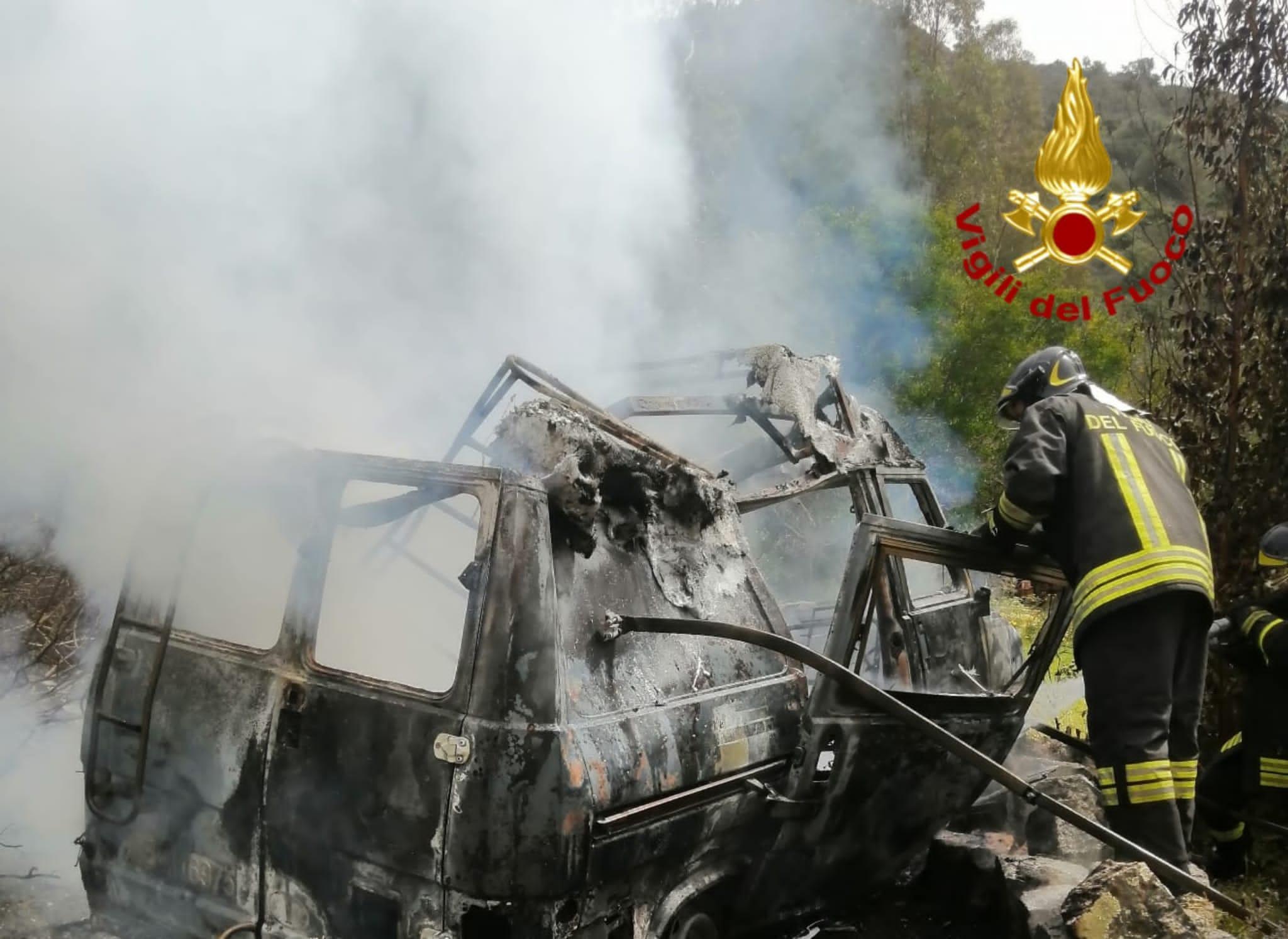 Muravera, camper distrutto dalle fiamme