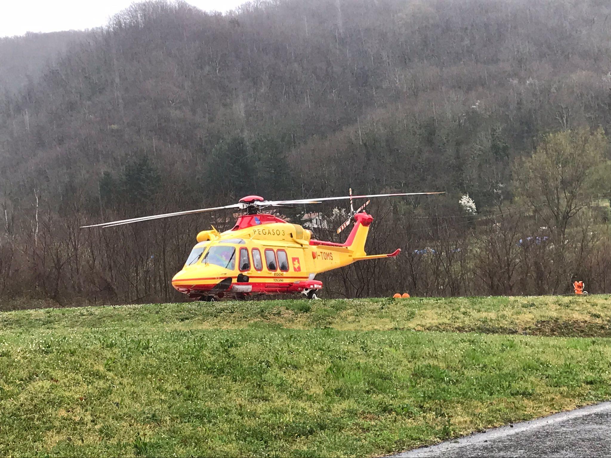 Boato in una casa a Pontremoli, grave 63enne ustionato