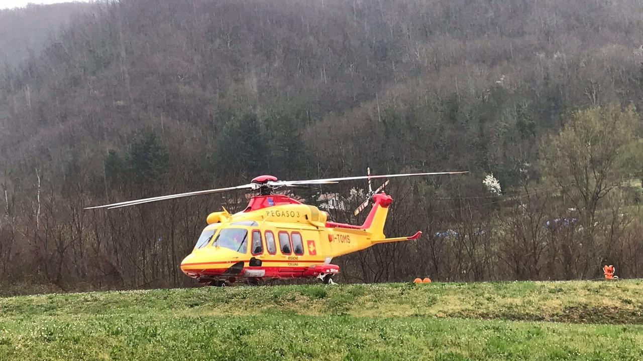 Boato in una casa a Pontremoli, grave 63enne ustionato