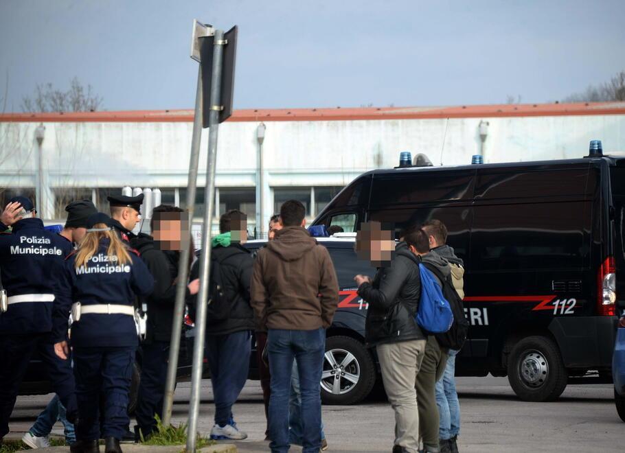 Lotta allo spaccio vicino alle scuole: arriva da Prato un’unità cinofila 