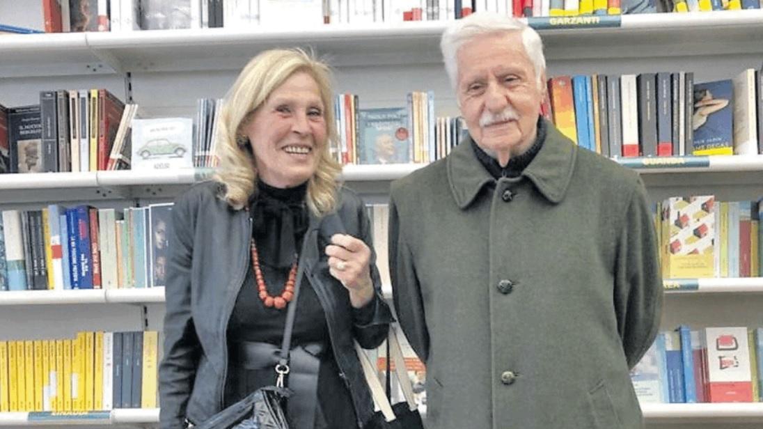 Mirko Consigliere con la moglie Rosanna nella libreria Mieleamaro di Nuoro