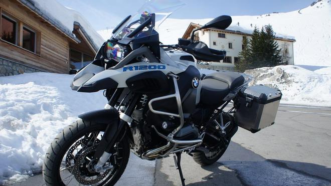 Un modello di Bmw 1200 Adventure come quello messo in vendita dal truffato