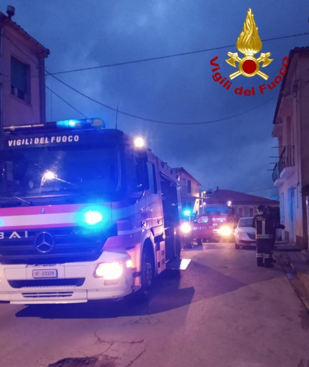 Tempio, incendio in un'abitazione: una donna portata in ospedale