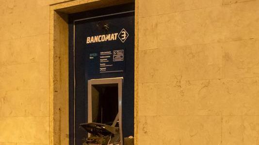 Assalto al bancomat Bper: quattro banditi in fuga