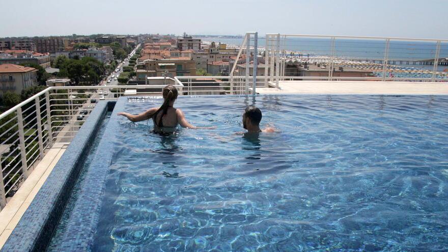 Hotel, Pasqua a rilento in Versilia: prenotate metà delle camere disponibili