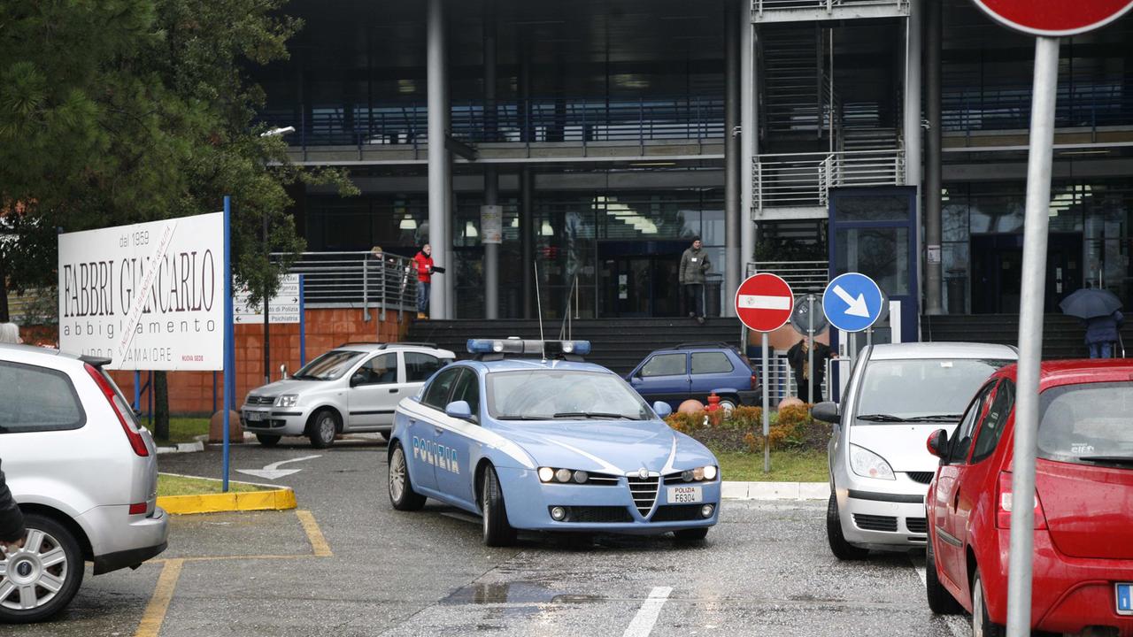 Funerali pilotati in Versilia, due le imprese funebri sotto inchiesta. Indagata anche un’infermiera dell'ospedale