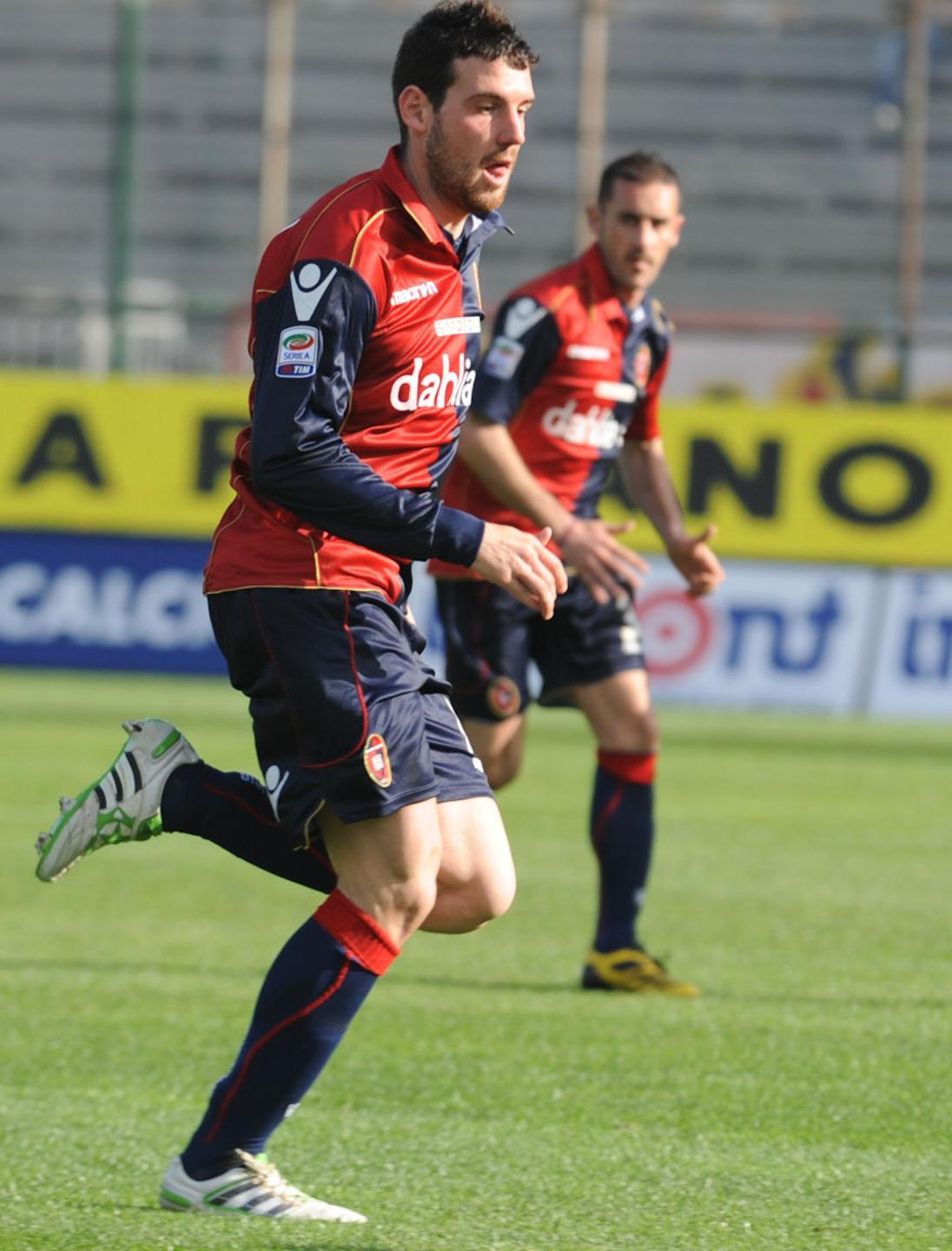 Lazzari in azione con la maglia del Cagliari