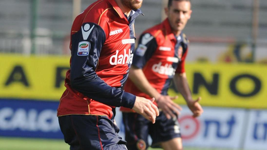 Lazzari in azione con la maglia del Cagliari