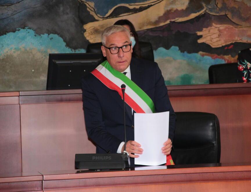 Giorgio Del Ghingaro sui banchi del consiglio comunale di Viareggio