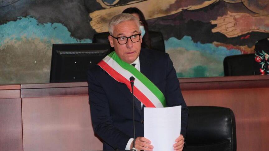 Giorgio Del Ghingaro sui banchi del consiglio comunale di Viareggio