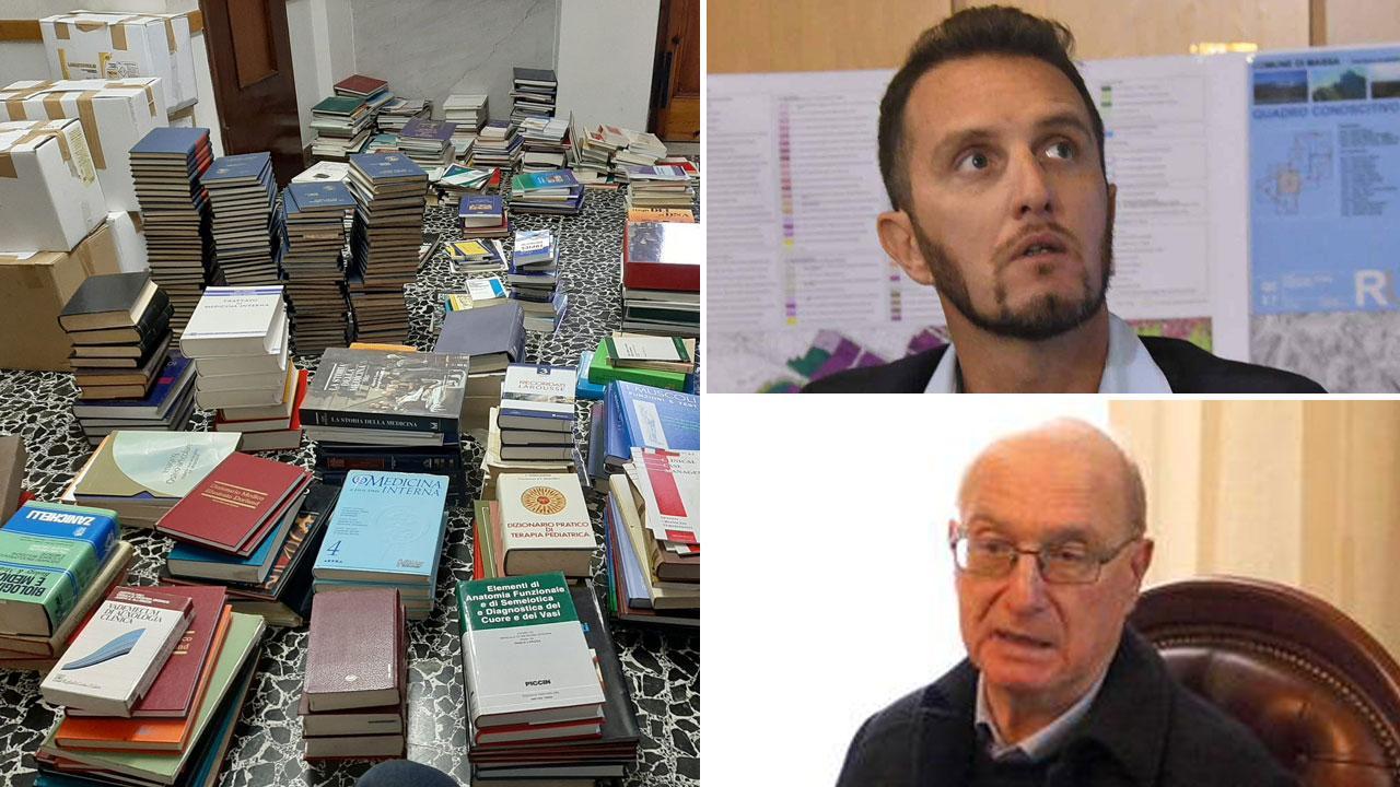 Nella foto grande, i libri divisi per argomento. A destra, in alto Marco Battistini e in basso suo padre Mario